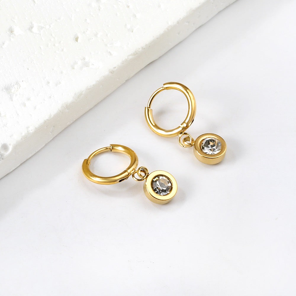 Solitaire Hoops gold earrings side angle – poke free kids jewellery by Twisty Locks