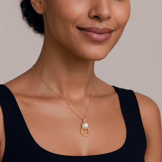 Pearl & Circle Drop set detail view – women's gold jewellery by Twisty Locks