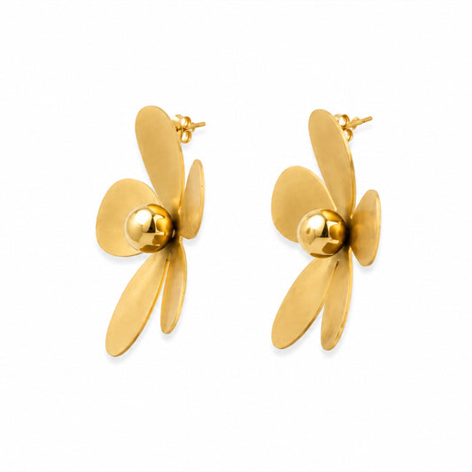 Big Daisy Stud earrings close-up – anti-tarnish women's jewellery by Twisty Locks