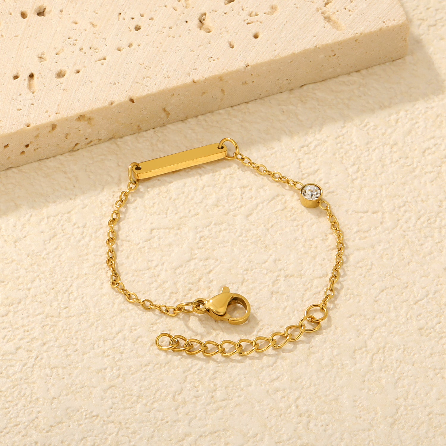 Solitaire Customised bracelet side angle – custom engraved kids bracelet by Twisty Locks